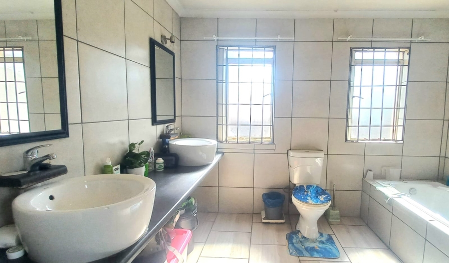 6 Bedroom Property for Sale in Brakpan Central Gauteng