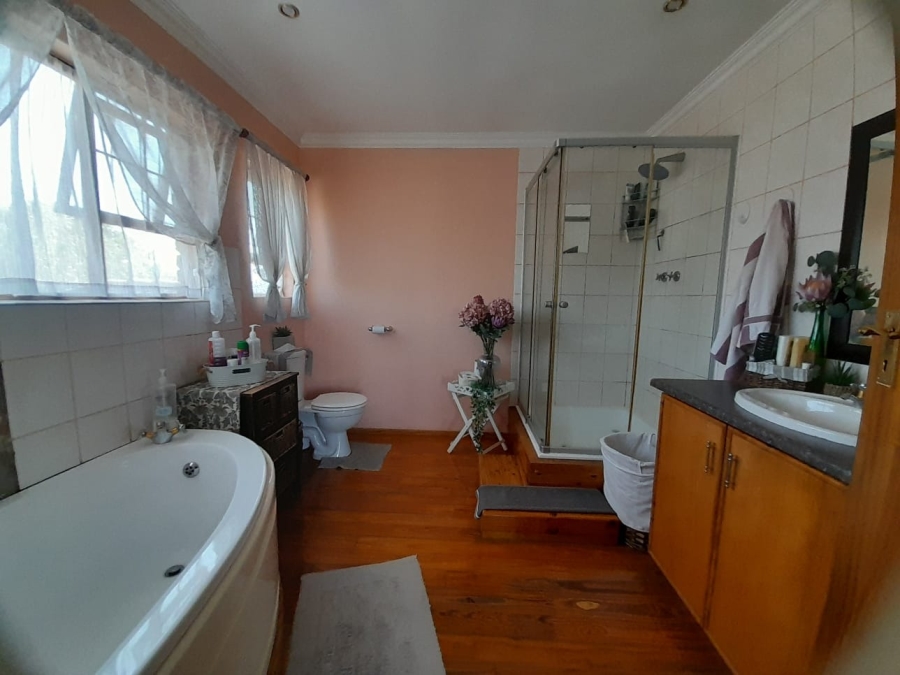 5 Bedroom Property for Sale in Roodeplaat Gauteng