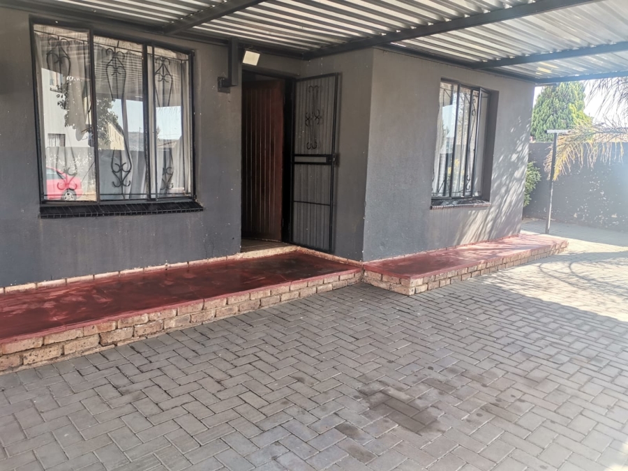 2 Bedroom Property for Sale in Mahube Valley Gauteng