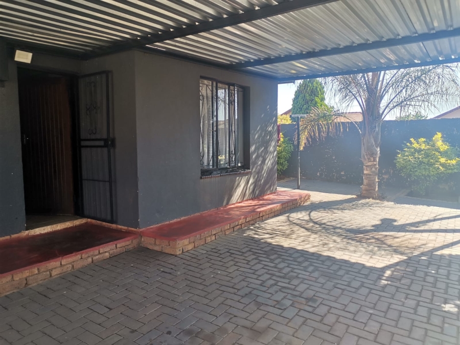 2 Bedroom Property for Sale in Mahube Valley Gauteng