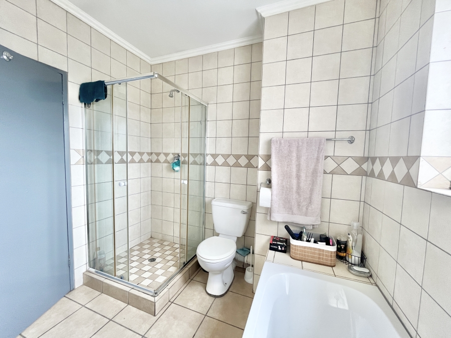 1 Bedroom Property for Sale in Noordwyk Gauteng