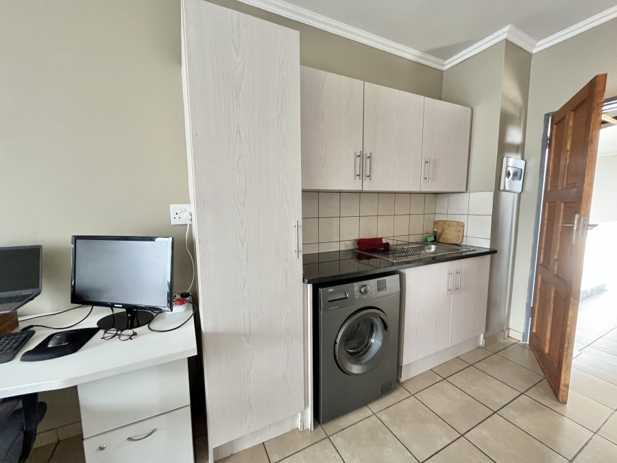 1 Bedroom Property for Sale in Noordwyk Gauteng