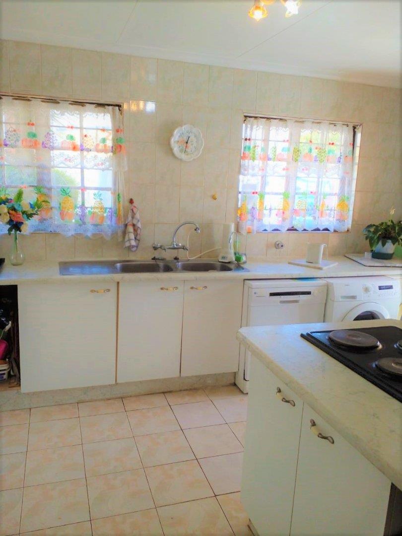 3 Bedroom Property for Sale in Hurlingham Manor Gauteng