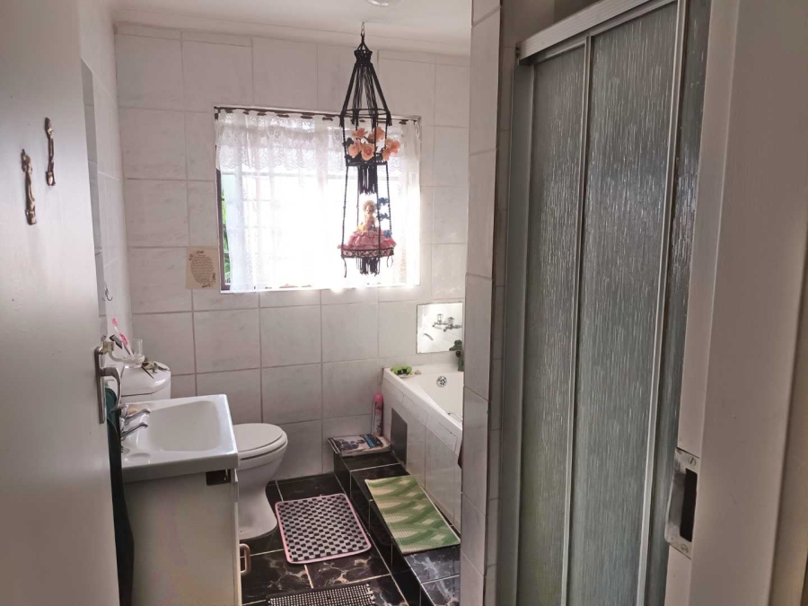 3 Bedroom Property for Sale in Hurlingham Manor Gauteng