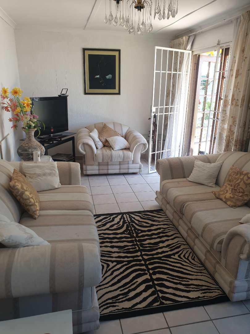 3 Bedroom Property for Sale in Hurlingham Manor Gauteng