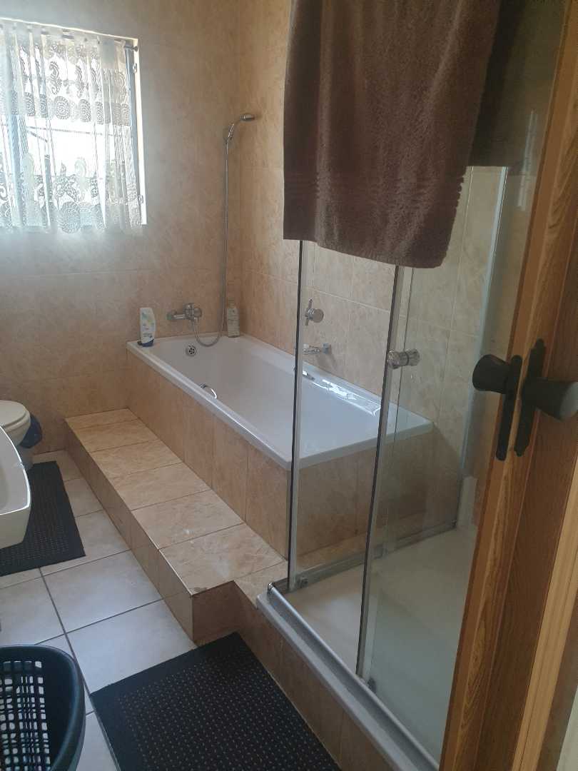 3 Bedroom Property for Sale in Hurlingham Manor Gauteng