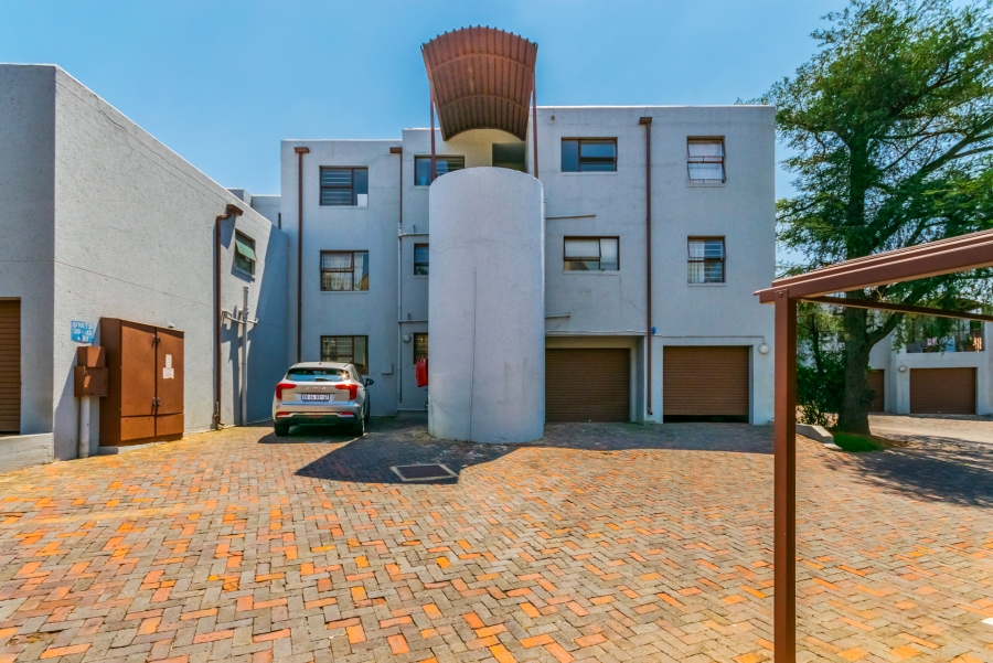 To Let 2 Bedroom Property for Rent in Vorna Valley Gauteng