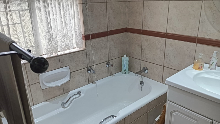 3 Bedroom Property for Sale in Edleen Gauteng