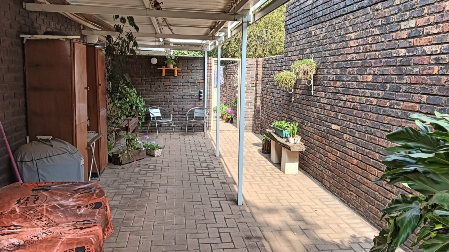 3 Bedroom Property for Sale in Edleen Gauteng