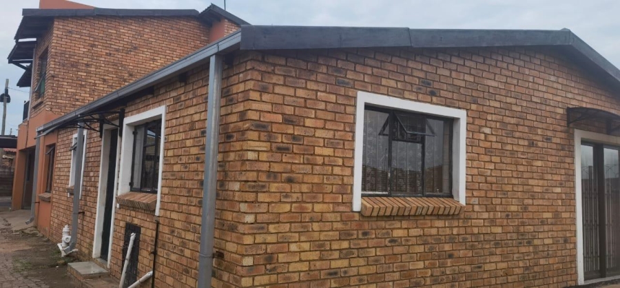 6 Bedroom Property for Sale in Geluksdal Gauteng