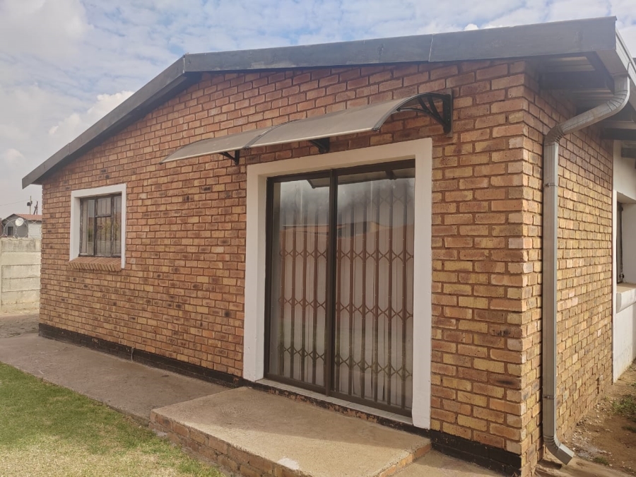 6 Bedroom Property for Sale in Geluksdal Gauteng