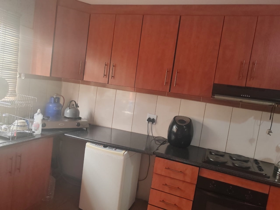 6 Bedroom Property for Sale in Geluksdal Gauteng