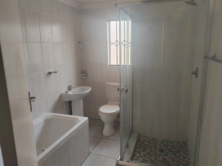 6 Bedroom Property for Sale in Geluksdal Gauteng