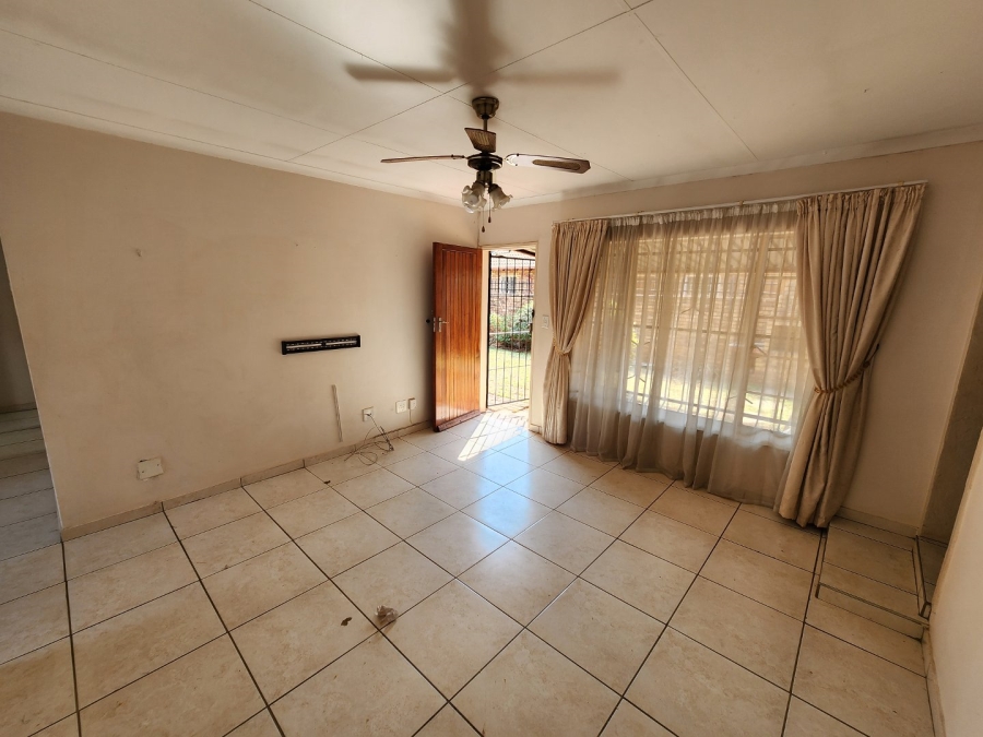 2 Bedroom Property for Sale in Annlin Gauteng