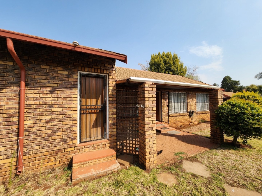 2 Bedroom Property for Sale in Annlin Gauteng