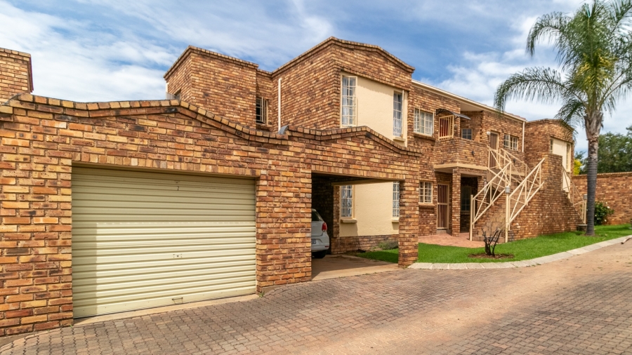 2 Bedroom Property for Sale in North Riding Gauteng