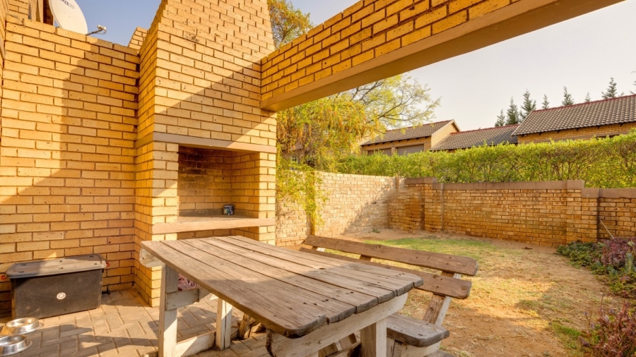 1 Bedroom Property for Sale in Olivedale Gauteng