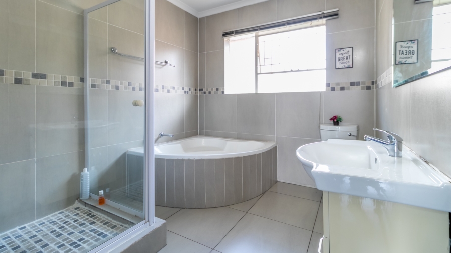 3 Bedroom Property for Sale in Noordhang Gauteng