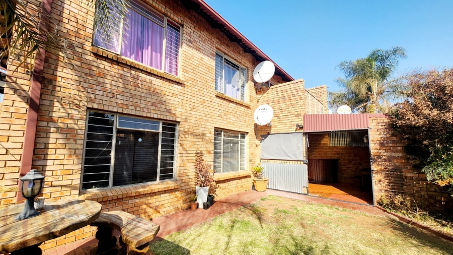 3 Bedroom Property for Sale in Clubview Gauteng