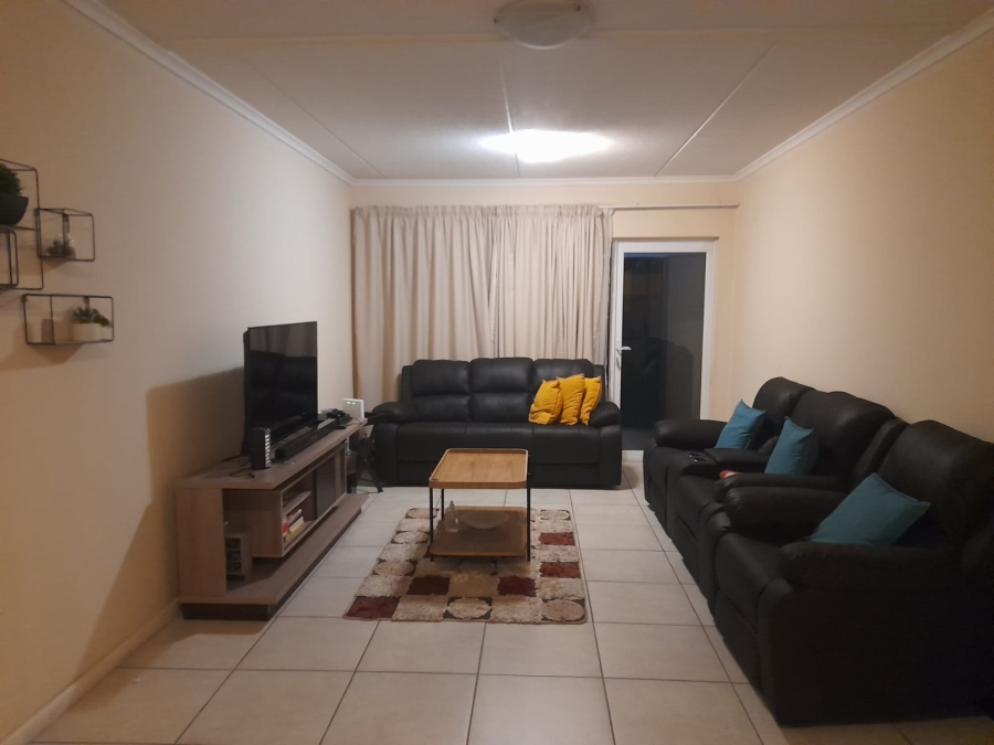 To Let 2 Bedroom Property for Rent in Meredale Gauteng