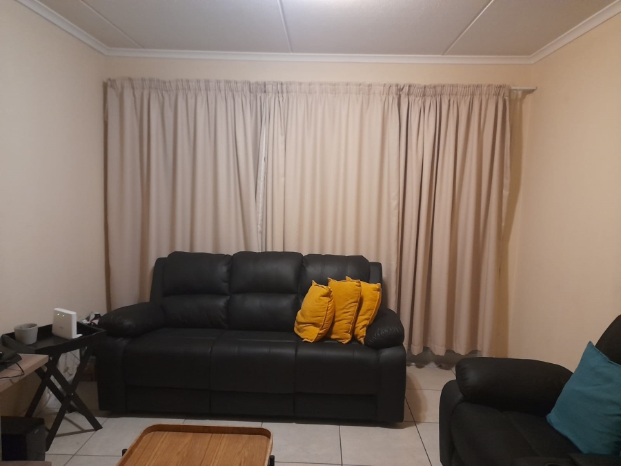 To Let 2 Bedroom Property for Rent in Meredale Gauteng