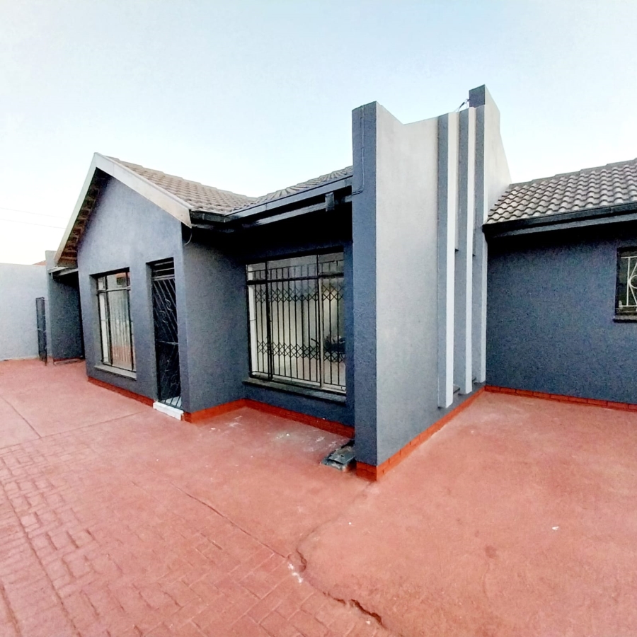 3 Bedroom Property for Sale in Protea North Gauteng