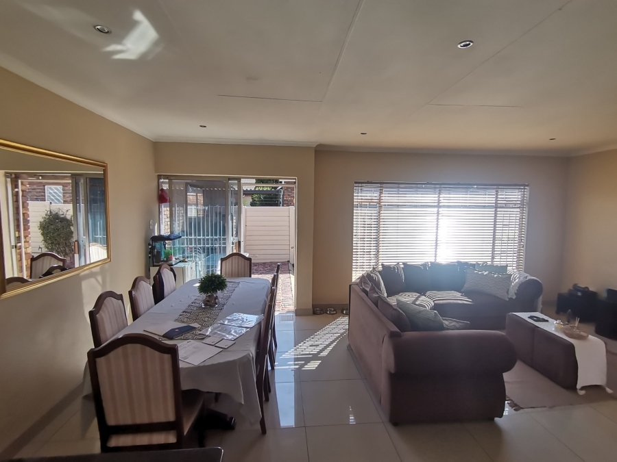 2 Bedroom Property for Sale in Mayfield Park Gauteng