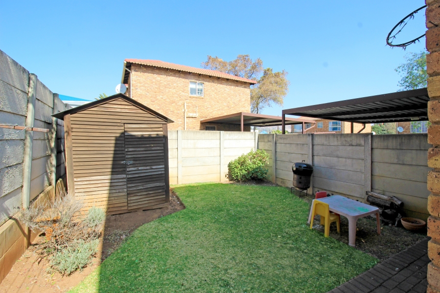 2 Bedroom Property for Sale in Allens Nek Gauteng