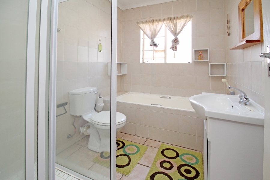 2 Bedroom Property for Sale in Allens Nek Gauteng