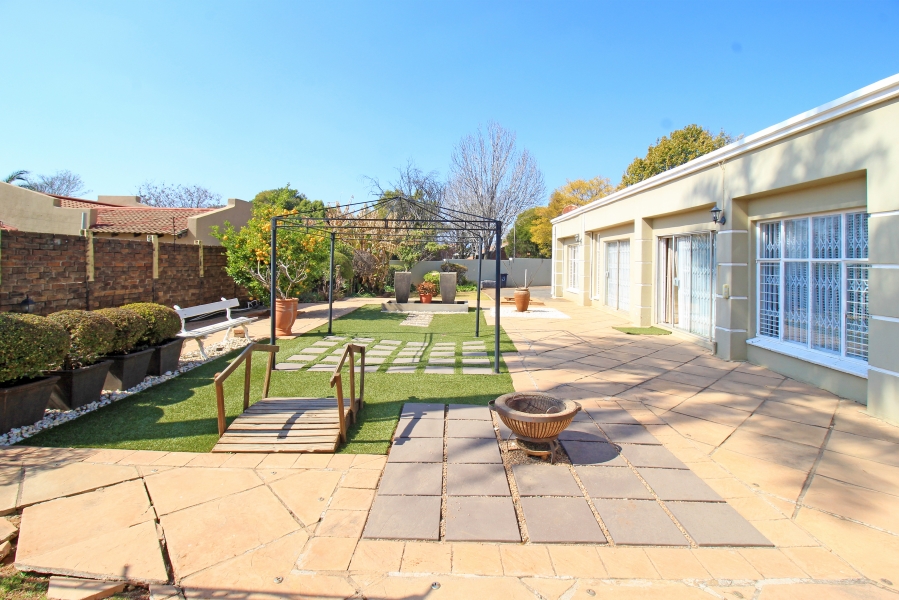 4 Bedroom Property for Sale in Weltevreden Park Gauteng