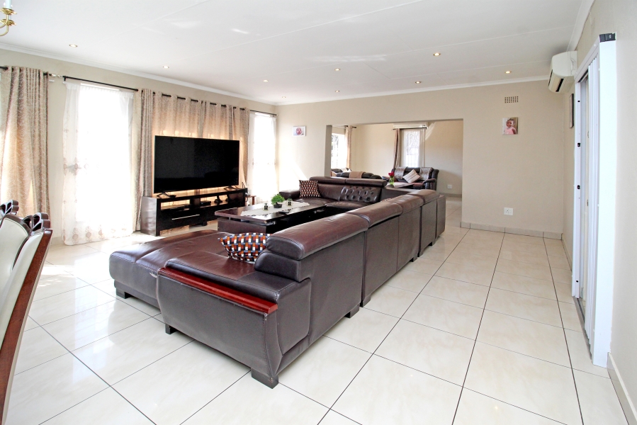 4 Bedroom Property for Sale in Weltevreden Park Gauteng