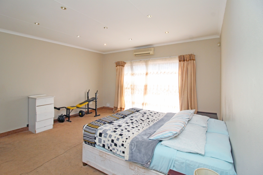 4 Bedroom Property for Sale in Weltevreden Park Gauteng