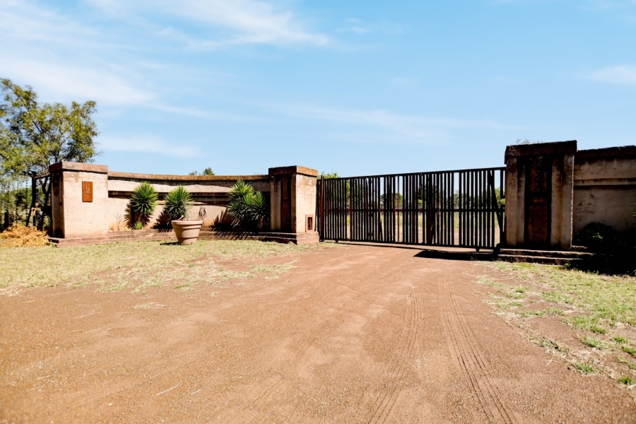 5 Bedroom Property for Sale in Roodeplaat Gauteng