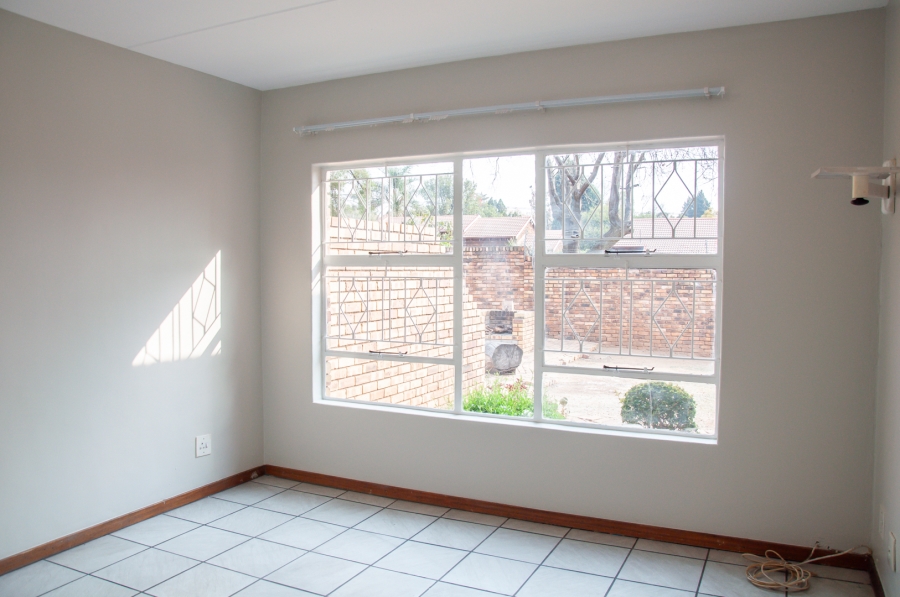 2 Bedroom Property for Sale in Buccleuch Gauteng