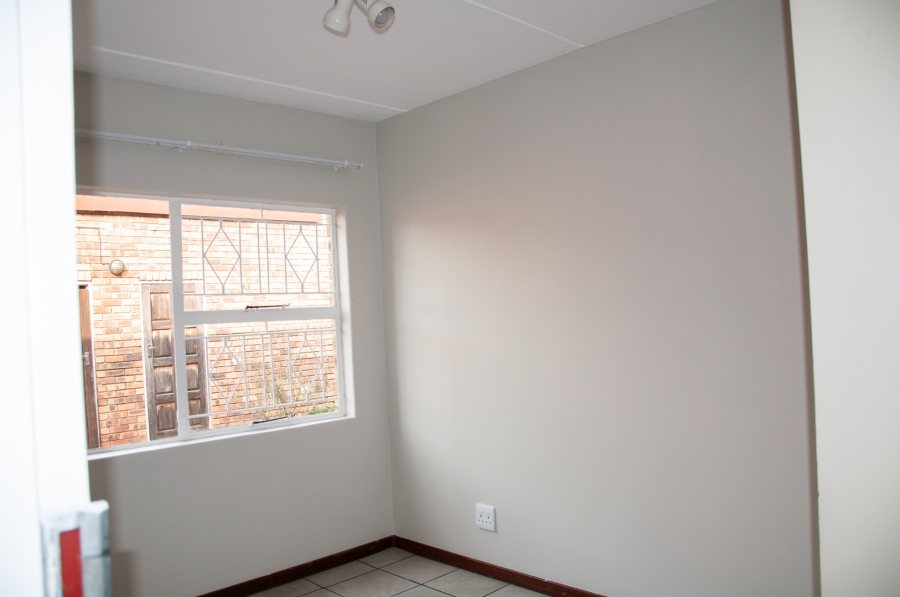 2 Bedroom Property for Sale in Buccleuch Gauteng