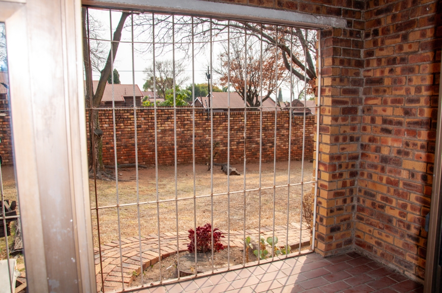 2 Bedroom Property for Sale in Buccleuch Gauteng