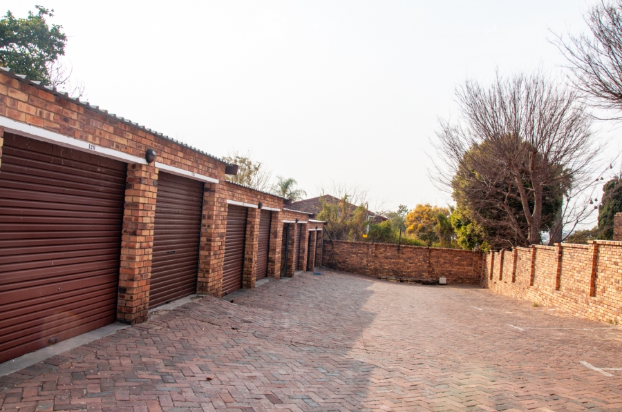 2 Bedroom Property for Sale in Buccleuch Gauteng