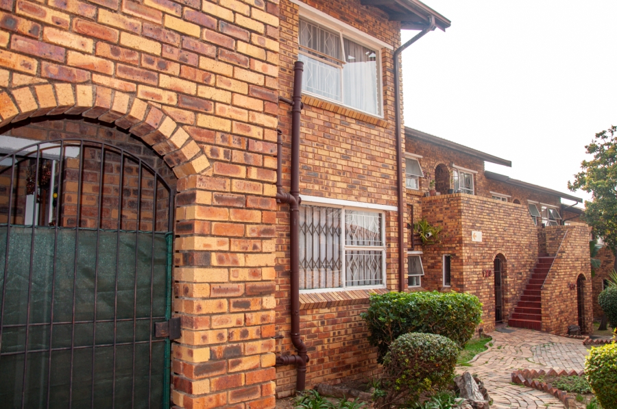 2 Bedroom Property for Sale in Buccleuch Gauteng