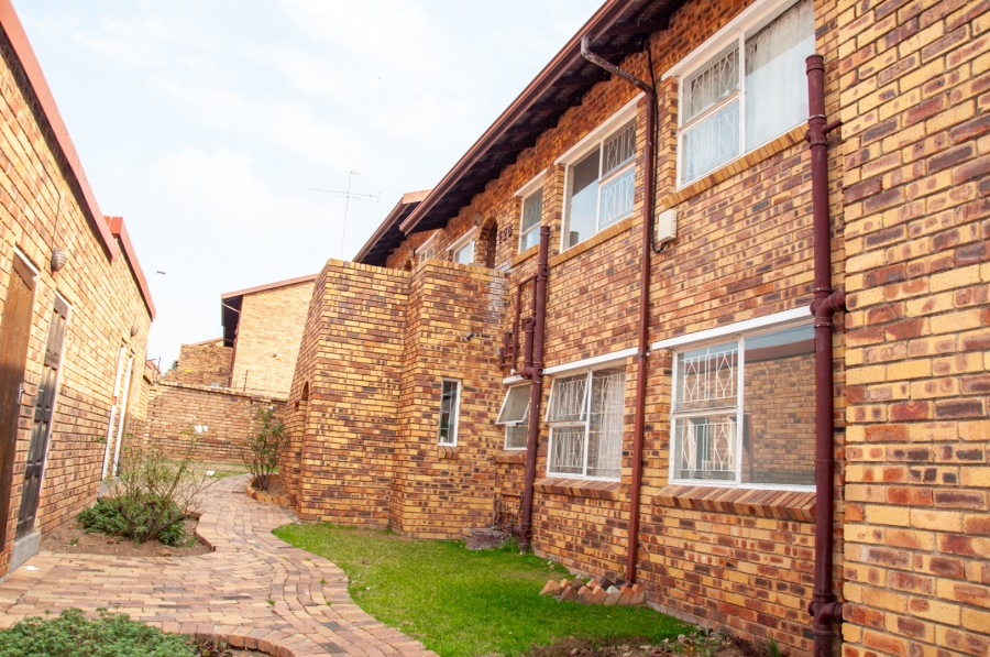 2 Bedroom Property for Sale in Buccleuch Gauteng