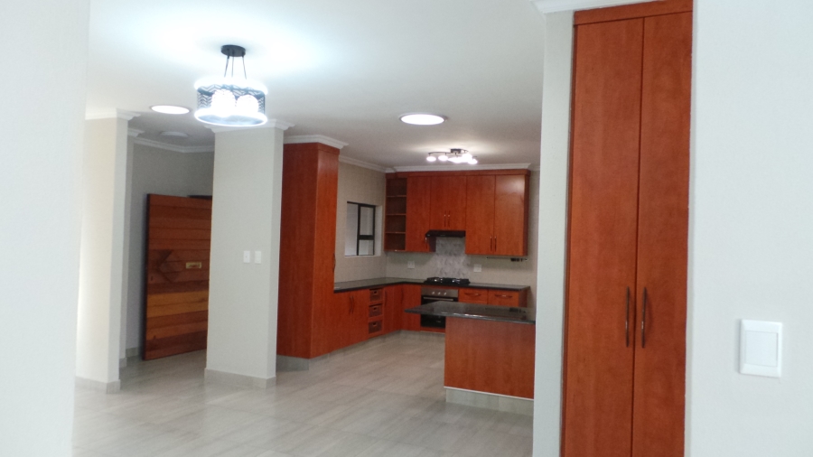 To Let 3 Bedroom Property for Rent in Kenleaf Gauteng