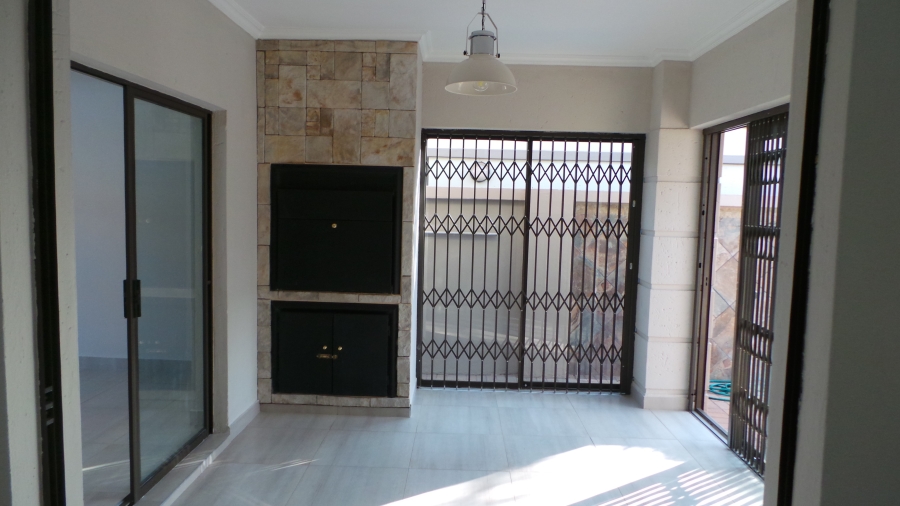 To Let 3 Bedroom Property for Rent in Kenleaf Gauteng