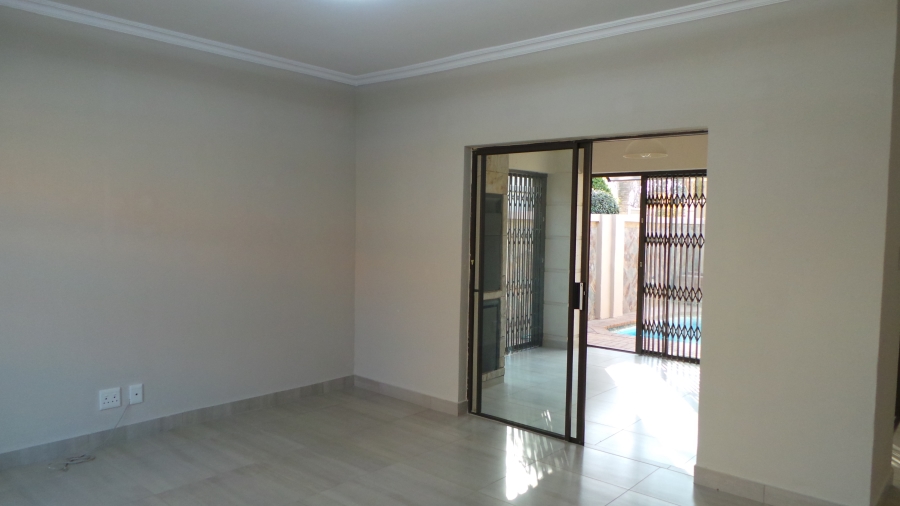 To Let 3 Bedroom Property for Rent in Kenleaf Gauteng