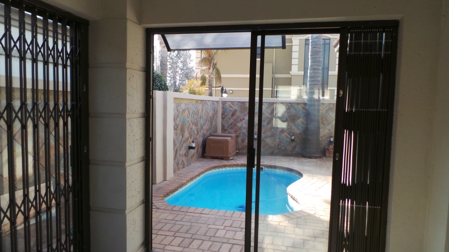 To Let 3 Bedroom Property for Rent in Kenleaf Gauteng