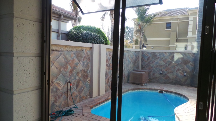 To Let 3 Bedroom Property for Rent in Kenleaf Gauteng