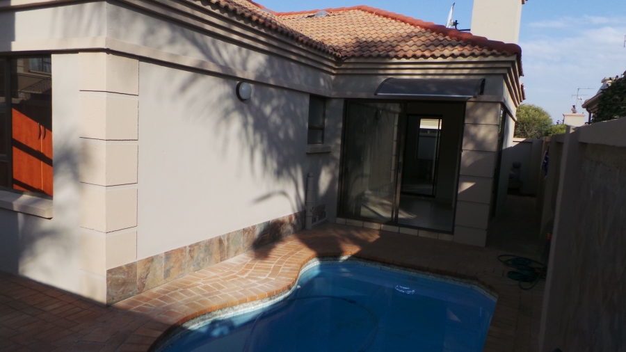 To Let 3 Bedroom Property for Rent in Kenleaf Gauteng