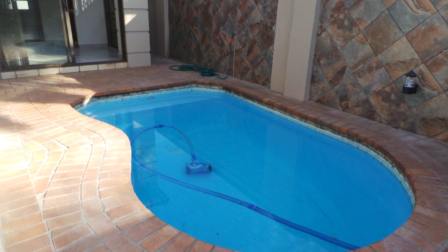 To Let 3 Bedroom Property for Rent in Kenleaf Gauteng