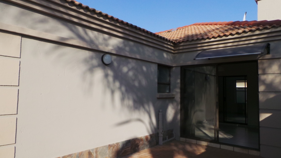 To Let 3 Bedroom Property for Rent in Kenleaf Gauteng