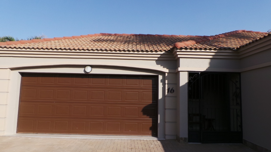 To Let 3 Bedroom Property for Rent in Kenleaf Gauteng