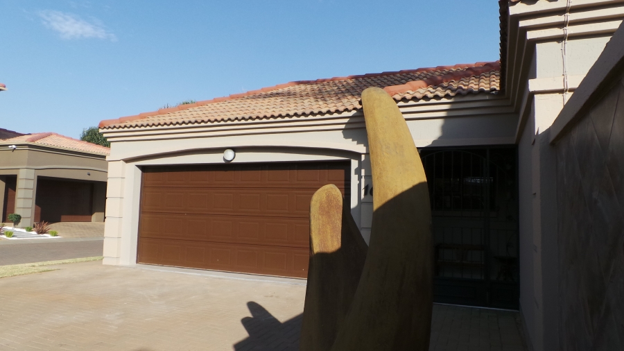 To Let 3 Bedroom Property for Rent in Kenleaf Gauteng