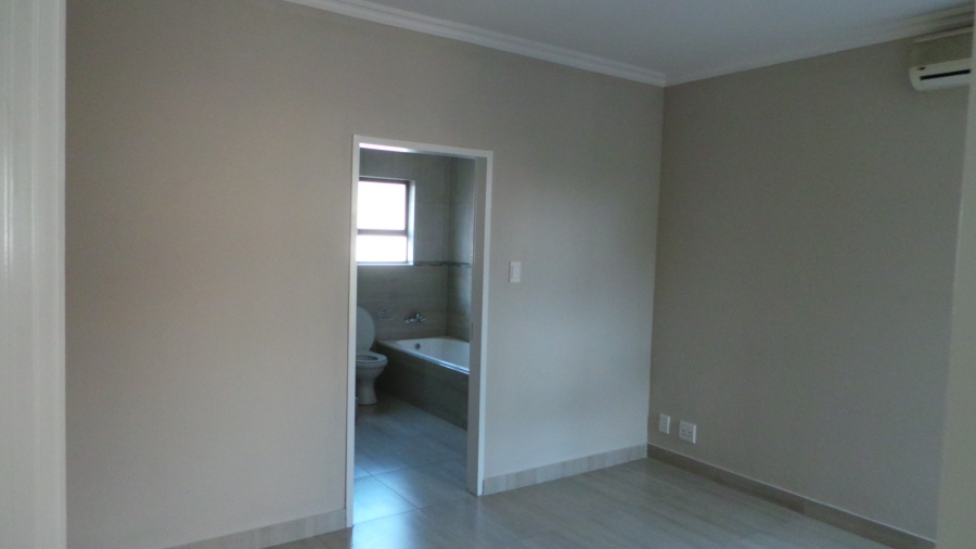 To Let 3 Bedroom Property for Rent in Kenleaf Gauteng